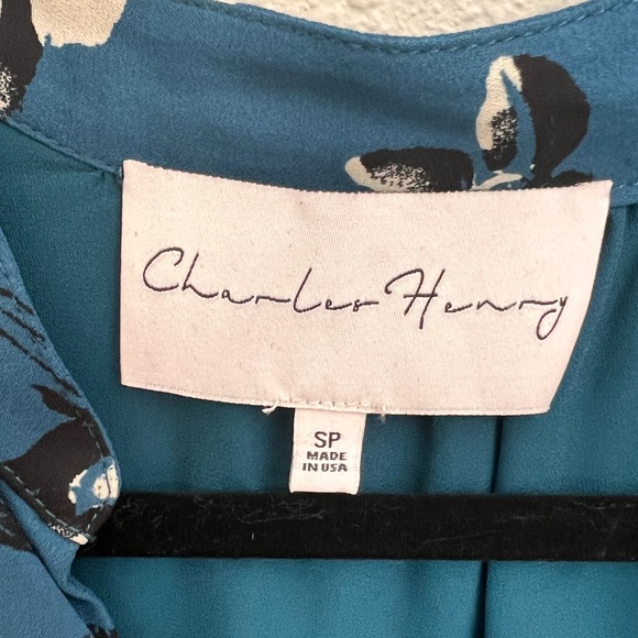 Cute Blue Floral Long Sleeved Mini shift dress by Charles Henry - Small Petite - Picture 5 of 10